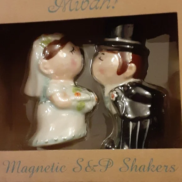 Westland Giftware Kissing Bride/Groom salt/pepper shakers white/black New in Box - Picture 13 of 14